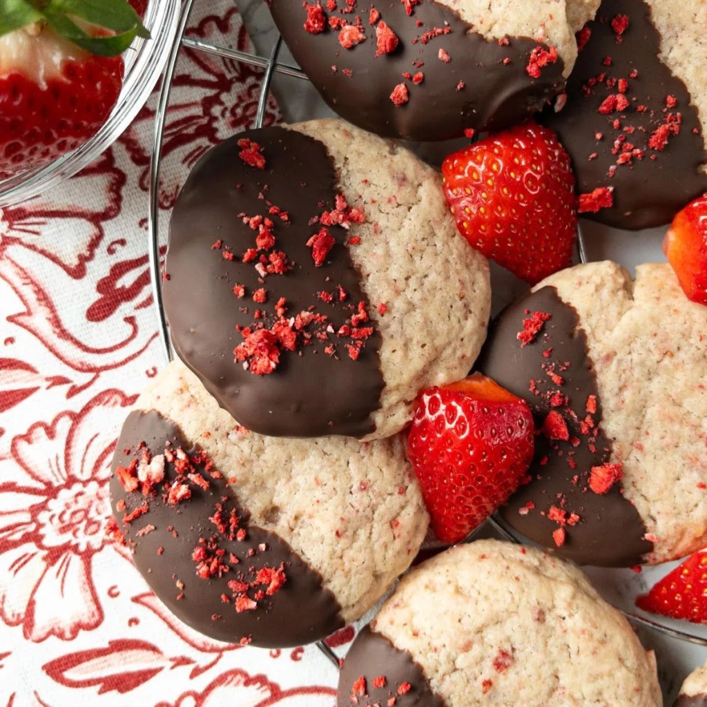 Weiche Schoko-Erdbeer Cookies – Fruchtige Kekse, die gute Laune machen