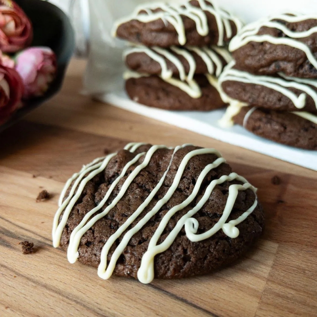 Rezept für Schwarzwälder Kirsch Cookies – Schoko und Kirschen sind eine Kombi zum Verlieben